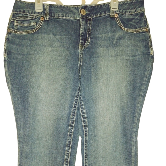 Women's Maurices blue jean capri pants 16 38" waist - Picture 2 of 11